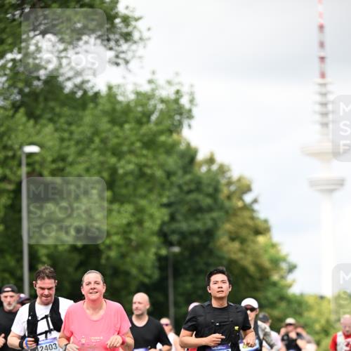 29.06.2025 - hella hamburg halbmarathon Dr. Thomas Lammeyer http://msf.ph/oto/8419907 29.06.2025 10:46:41 Kennedybrücke 1039, 1712, 1752, 2069, 2134, 2974, 3276, 3326, 3568, 4329, 4385, 4541, 4680, 4735, 4736, 4885, 5419, 5432, 5671, 6136, 6153, 6320, 7022, 7023, 7040, 7043, 8004, 8014, 8163, 8712, 9644, 10532, 10623, 10842, 10872, 11074, 11075 meine-sportfotos.de