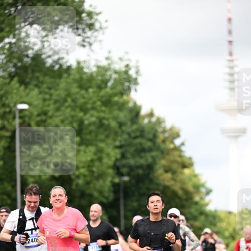 29.06.2025 - hella hamburg halbmarathon Dr. Thomas Lammeyer http://msf.ph/oto/8419912 29.06.2025 10:46:41 Kennedybrücke 1039, 1712, 1752, 2069, 2134, 2974, 3276, 3326, 3568, 4329, 4385, 4541, 4680, 4735, 4736, 4885, 5419, 5432, 5671, 6136, 6153, 6320, 7022, 7023, 7040, 7043, 8004, 8014, 8163, 8712, 9644, 10532, 10623, 10842, 10872, 11074, 11075 meine-sportfotos.de