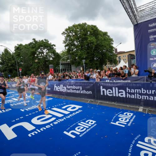 29.06.2025 - hella hamburg halbmarathon Zöllner http://msf.ph/oto/8419916 29.06.2025 10:52:52 Ziel 1257, 1258, 1657, 2287, 2444, 2814, 2910, 4557, 4558, 5077, 5169, 5194, 8172, 8720, 8955, 9065, 9163, 10811, 11217, 11992, 14198, 14286, 14805, 16467, 17198, 18331, 19244 meine-sportfotos.de