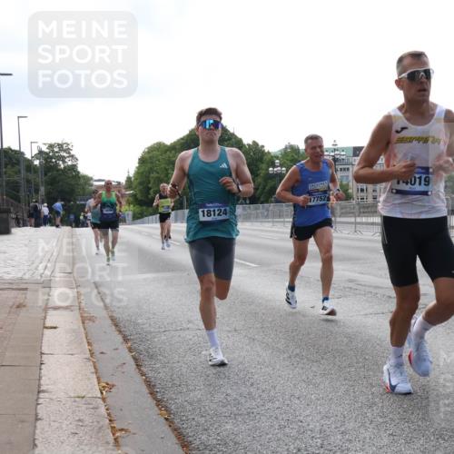 29.06.2025 - hella hamburg halbmarathon Lena Gebhardt http://msf.ph/oto/8419918 29.06.2025 09:41:55 Lombardsbrücke 4019, 14506, 17752, 18124, 1241, 2459, 2604, 2892, 4128, 4571, 6559, 7142, 7862, 9442, 10485, 10780, 11194, 11965, 12067, 12641, 13440, 13751, 13780, 14019, 14107, 14506, 16169, 16361, 16484, 17003, 17752, 17856, 18124, 18897 meine-sportfotos.de