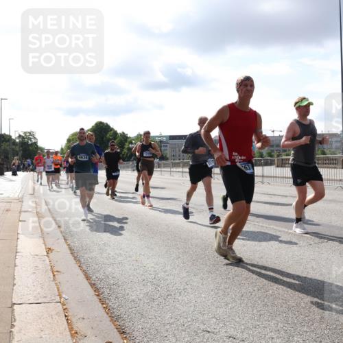 29.06.2025 - hella hamburg halbmarathon Lena Gebhardt http://msf.ph/oto/8419931 29.06.2025 09:51:31 Lombardsbrücke 13196, 4634, 63, 1136, 1256, 1520, 1570, 1903, 1912, 1920, 1941, 1962, 2579, 2653, 2880, 2972, 3523, 3700, 4297, 4634, 4759, 4843, 4854, 4865, 4888, 4889, 4991, 4999, 5275, 5375, 5387, 5410, 6490, 6593, 6721, 6901, 7092, 7105, 7116, 7284, 7363, 7378, 7693, 7962, 8122, 8319, 8346, 8871, 8966, 9114, 9262, 9313, 9364, 9371, 9755, 9833, 9885, 10193, 10375, 10415, 10469, 10480, 10669, 10934, 11021, 11049, 11417, 11714, 11907, 11959, 12153, 12711, 14201 meine-sportfotos.de