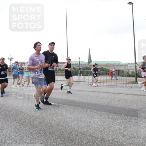 29.06.2025 - hella hamburg halbmarathon Lena Gebhardt http://msf.ph/oto/8419933 29.06.2025 10:52:20 Lombardsbrücke 4, 8817, 6403, 6406, 8196, 8194, 1418, 1826, 1978, 2420, 2528, 2983, 3038, 3140, 3645, 4087, 4273, 4436, 4598, 4606, 4815, 5062, 5262, 5360, 6386, 6403, 6404, 6406, 6456, 6671, 6985, 7511, 7682, 7690, 7691, 7735, 7812, 8194, 8196, 8250, 8251, 8621, 9068, 9070, 9103, 9368, 9460, 9730, 9731, 10080, 10296, 10342, 10392, 10533, 10634, 10673, 10884, 10928, 11084, 11101, 11126, 11127, 11297, 11375, 11736, 11899, 11974, 12546, 12558 meine-sportfotos.de