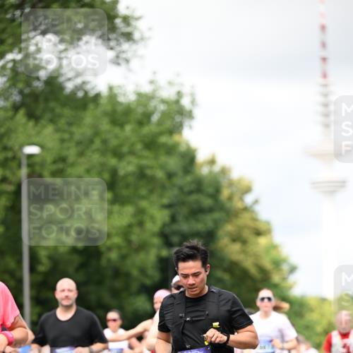 29.06.2025 - hella hamburg halbmarathon Dr. Thomas Lammeyer http://msf.ph/oto/8419970 29.06.2025 10:46:43 Kennedybrücke 1039, 1712, 1752, 2069, 2134, 2974, 3276, 3326, 3568, 4329, 4385, 4541, 4680, 4735, 4736, 4885, 5419, 5432, 5671, 6136, 6153, 6320, 6828, 7022, 7023, 7040, 7043, 7260, 8014, 8712, 9644, 10532, 10623, 10842, 11074, 11075 meine-sportfotos.de