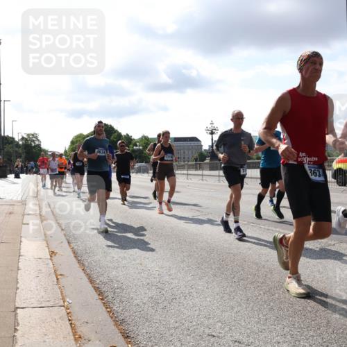 29.06.2025 - hella hamburg halbmarathon Lena Gebhardt http://msf.ph/oto/8419975 29.06.2025 09:51:32 Lombardsbrücke 1520, 4634, 13196, 363, 0112, 1136, 1256, 1520, 1570, 1903, 1912, 1920, 1941, 2579, 2653, 2880, 2972, 3523, 3700, 4297, 4634, 4759, 4843, 4854, 4865, 4888, 4889, 4991, 4999, 5275, 5375, 5387, 5410, 6490, 6593, 6721, 6901, 7092, 7105, 7284, 7363, 7378, 7693, 7962, 8122, 8319, 8346, 8871, 8900, 9114, 9262, 9313, 9364, 9371, 9755, 9833, 9885, 10193, 10375, 10415, 10469, 10480, 10669, 10934, 11021, 11049, 11417, 11714, 11907, 11959, 12153, 12711, 14201 meine-sportfotos.de