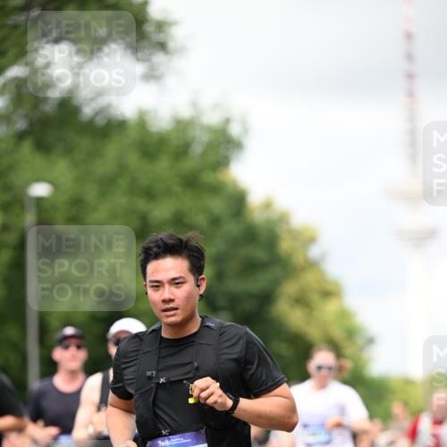29.06.2025 - hella hamburg halbmarathon Dr. Thomas Lammeyer http://msf.ph/oto/8420025 29.06.2025 10:46:44 Kennedybrücke 1039, 1712, 1752, 2069, 2134, 2974, 3276, 3326, 3568, 4329, 4385, 4541, 4680, 4735, 4736, 5419, 5432, 5671, 6136, 6153, 6320, 6828, 7022, 7023, 7040, 7043, 7260, 8014, 8712, 9644, 10532, 10623, 10842, 11074, 11075 meine-sportfotos.de