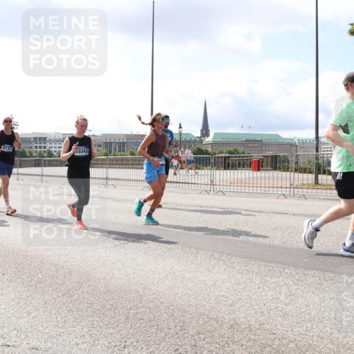 29.06.2025 - hella hamburg halbmarathon Lena Gebhardt http://msf.ph/oto/8420030 29.06.2025 10:05:39 Lombardsbrücke 9736, 9737, 10343, 1229, 1830, 1863, 1936, 1981, 2288, 2298, 2471, 2540, 2624, 3461, 3578, 3929, 4014, 4220, 4782, 5073, 5762, 6059, 8894, 8909, 9075, 9165, 9339, 9477, 9559, 9680, 9736, 9737, 9738, 9917, 10343, 10694, 10791, 10998, 11784, 11873, 11958, 12557, 13221, 14465, 14642, 16092, 16478, 16546, 16847, 17731, 17740, 17885, 18616, 18617, 18973, 19034, 19248 meine-sportfotos.de