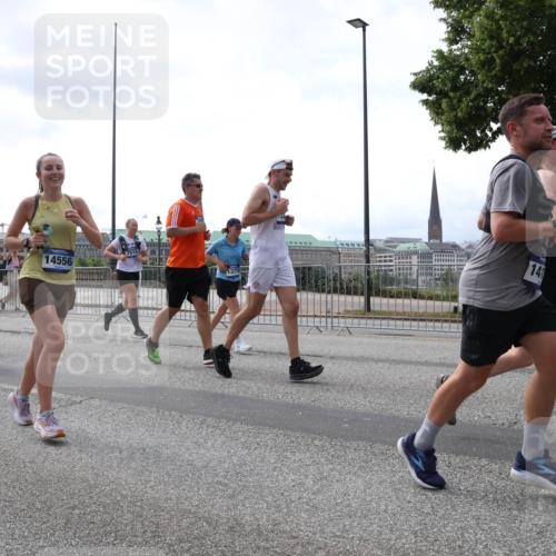 29.06.2025 - hella hamburg halbmarathon Lena Gebhardt http://msf.ph/oto/8420038 29.06.2025 10:42:45 Lombardsbrücke 2941, 15977, 15190, 14556, 7515, 13778, 141, 1150, 1360, 1624, 1656, 1929, 1957, 1964, 1994, 2069, 2134, 2401, 2450, 2509, 2538, 2580, 2940, 2941, 3283, 3378, 3605, 3764, 3874, 4092, 4105, 4334, 4353, 4385, 4778, 4891, 4892, 5067, 5403, 5417, 5810, 5967, 6120, 6764, 6828, 7040, 7260, 7513, 7557, 7666, 8161, 8459, 8525, 8526, 8529, 8712, 8795, 8816, 8991, 9304, 9378, 9980, 10008, 10180, 10454, 10532, 10697, 11142, 11710, 12151, 12441, 13049, 13241 meine-sportfotos.de