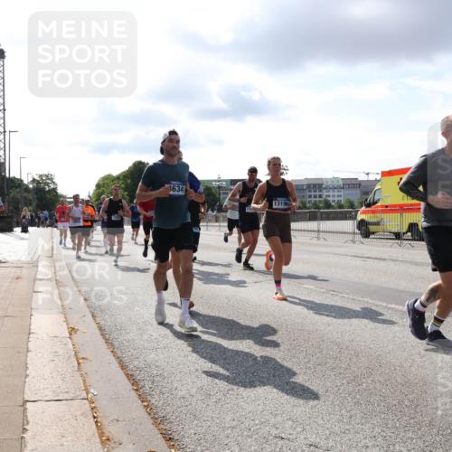 29.06.2025 - hella hamburg halbmarathon Lena Gebhardt http://msf.ph/oto/8420052 29.06.2025 09:51:32 Lombardsbrücke 1520, 1634, 8871, 13196, 1136, 1256, 1520, 1570, 1903, 1912, 1920, 1941, 2579, 2653, 2880, 2972, 3523, 3700, 4297, 4634, 4759, 4843, 4854, 4865, 4888, 4889, 4991, 4999, 5275, 5375, 5387, 5410, 6490, 6593, 6721, 6901, 7092, 7105, 7284, 7363, 7378, 7693, 7962, 8122, 8319, 8346, 8871, 8900, 9114, 9262, 9313, 9364, 9371, 9755, 9833, 9885, 10193, 10375, 10415, 10469, 10480, 10669, 10934, 11021, 11049, 11417, 11714, 11907, 11959, 12153, 12711, 14201 meine-sportfotos.de