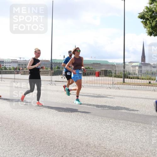 29.06.2025 - hella hamburg halbmarathon Lena Gebhardt http://msf.ph/oto/8420059 29.06.2025 10:05:40 Lombardsbrücke 9736, 1229, 1448, 1830, 1863, 1936, 1981, 2288, 2298, 2471, 2540, 2624, 3461, 3578, 3929, 4014, 4169, 4220, 4782, 5073, 5762, 6059, 8894, 8909, 9075, 9165, 9339, 9477, 9559, 9680, 9736, 9737, 9738, 9917, 10343, 10694, 10791, 10998, 11784, 11873, 11958, 12557, 13221, 14465, 14642, 16092, 16478, 16546, 16847, 17731, 17740, 17885, 18616, 18617, 18973, 19034, 19248 meine-sportfotos.de