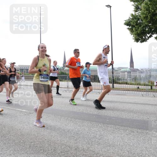 29.06.2025 - hella hamburg halbmarathon Lena Gebhardt http://msf.ph/oto/8420062 29.06.2025 10:42:45 Lombardsbrücke 15977, 1521, 15190, 14556, 4778, 1377, 1150, 1360, 1624, 1656, 1929, 1957, 1964, 1994, 2069, 2134, 2401, 2450, 2509, 2538, 2580, 2940, 2941, 3283, 3378, 3605, 3764, 3874, 4092, 4105, 4334, 4353, 4385, 4778, 4891, 4892, 5067, 5403, 5417, 5810, 5967, 6120, 6764, 6828, 7040, 7260, 7513, 7557, 7666, 8161, 8459, 8525, 8526, 8529, 8712, 8795, 8816, 8991, 9304, 9378, 9980, 10008, 10180, 10454, 10532, 10697, 11142, 11710, 12151, 12441, 13049, 13241 meine-sportfotos.de