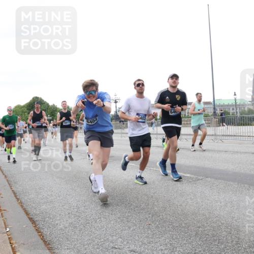 29.06.2025 - hella hamburg halbmarathon Lena Gebhardt http://msf.ph/oto/8420063 29.06.2025 10:52:21 Lombardsbrücke 403, 16973, 18817, 640, 1418, 1826, 1978, 2420, 2528, 2983, 3038, 3140, 3645, 4087, 4273, 4436, 4598, 4606, 4815, 5062, 5262, 5360, 6386, 6403, 6404, 6406, 6456, 6671, 6985, 7511, 7682, 7690, 7691, 7735, 7812, 8194, 8196, 8250, 8251, 8621, 9068, 9070, 9103, 9368, 9460, 9730, 9731, 10080, 10296, 10342, 10392, 10533, 10634, 10673, 10884, 10928, 11084, 11101, 11126, 11127, 11297, 11375, 11736, 11899, 11974, 12546, 12558 meine-sportfotos.de