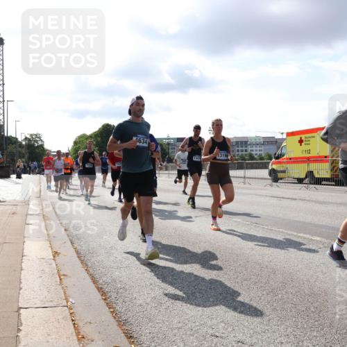 29.06.2025 - hella hamburg halbmarathon Lena Gebhardt http://msf.ph/oto/8420068 29.06.2025 09:51:32 Lombardsbrücke 1520, 4634, 8871, 0112, 13196, 13479, 1136, 1256, 1520, 1570, 1903, 1912, 1920, 1941, 2579, 2653, 2880, 2972, 3523, 3700, 4297, 4634, 4759, 4843, 4854, 4865, 4888, 4889, 4991, 4999, 5275, 5375, 5387, 5410, 6490, 6593, 6721, 6901, 7092, 7105, 7284, 7363, 7378, 7693, 7962, 8122, 8319, 8346, 8871, 8900, 9114, 9262, 9313, 9364, 9371, 9755, 9833, 9885, 10193, 10375, 10415, 10469, 10480, 10669, 10934, 11021, 11049, 11417, 11714, 11907, 11959, 12153, 12711, 14201 meine-sportfotos.de