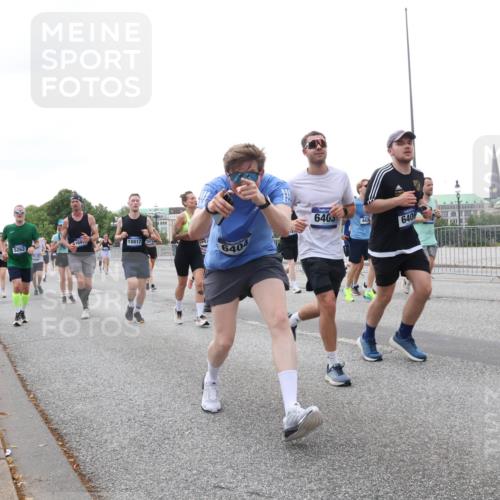 29.06.2025 - hella hamburg halbmarathon Lena Gebhardt http://msf.ph/oto/8420114 29.06.2025 10:52:22 Lombardsbrücke 169, 5262, 18817, 15, 6405, 443, 6406, 1418, 1826, 1978, 2362, 2420, 2528, 2983, 3038, 3140, 3645, 4087, 4273, 4436, 4591, 4598, 4606, 4815, 5062, 5262, 5360, 6386, 6403, 6404, 6406, 6456, 6671, 6985, 7511, 7682, 7690, 7691, 7735, 7812, 8194, 8196, 8250, 8251, 8621, 9068, 9070, 9103, 9368, 9460, 9730, 9731, 10080, 10296, 10342, 10392, 10533, 10634, 10673, 10884, 10928, 11084, 11101, 11126, 11127, 11297, 11375, 11736, 11899, 11974, 12546, 12558 meine-sportfotos.de