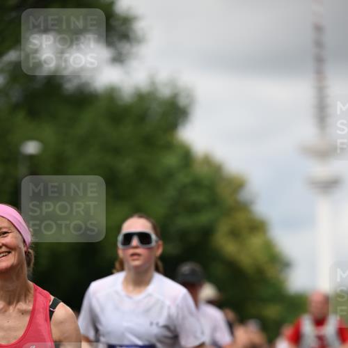 29.06.2025 - hella hamburg halbmarathon Dr. Thomas Lammeyer http://msf.ph/oto/8420115 29.06.2025 10:46:47 Kennedybrücke 1039, 1712, 1752, 2069, 2134, 2974, 3276, 3326, 3568, 4385, 4541, 4680, 4735, 4736, 5419, 5671, 6136, 6320, 6440, 6828, 7022, 7023, 7040, 7043, 7260, 8014, 8525, 8526, 8712, 9644, 10532, 10623, 10842, 11074, 11075 meine-sportfotos.de