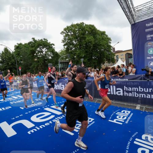 29.06.2025 - hella hamburg halbmarathon Zöllner http://msf.ph/oto/8420118 29.06.2025 10:52:59 Ziel 1257, 1258, 1657, 2099, 2444, 2814, 4557, 4558, 4770, 5907, 7509, 8139, 8720, 8955, 10724, 10811, 11992, 12367, 12519, 14791, 15430, 18590, 18720 meine-sportfotos.de