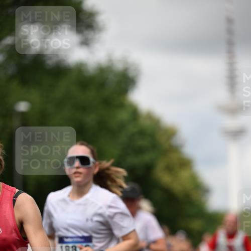 29.06.2025 - hella hamburg halbmarathon Dr. Thomas Lammeyer http://msf.ph/oto/8420120 29.06.2025 10:46:48 Kennedybrücke 1039, 1712, 1752, 2069, 2134, 2974, 3276, 3326, 3568, 4385, 4541, 4680, 4735, 4736, 5419, 5671, 6136, 6320, 6440, 6828, 7022, 7023, 7040, 7043, 7260, 8014, 8525, 8526, 8712, 9644, 9980, 10532, 10623, 10842, 11074, 11075, 11331 meine-sportfotos.de