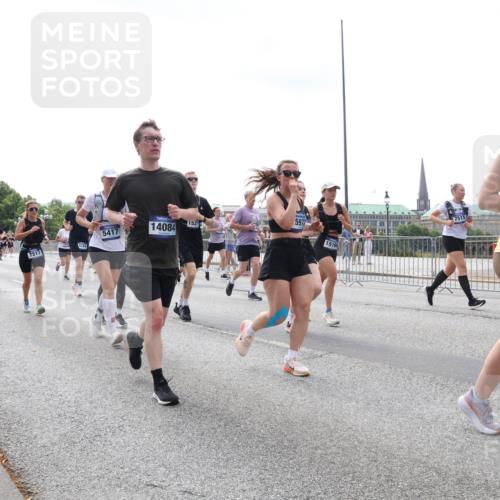 29.06.2025 - hella hamburg halbmarathon Lena Gebhardt http://msf.ph/oto/8420125 29.06.2025 10:42:45 Lombardsbrücke 5417, 14084, 1521, 5120, 4334, 7513, 5977, 15190, 7515, 14556, 13776, 1150, 1360, 1624, 1656, 1929, 1957, 1964, 1994, 2069, 2134, 2401, 2450, 2509, 2538, 2580, 2940, 2941, 3283, 3378, 3605, 3764, 3874, 4092, 4105, 4334, 4353, 4385, 4778, 4891, 4892, 5067, 5403, 5417, 5810, 5967, 6120, 6764, 6828, 7040, 7260, 7513, 7557, 7666, 8161, 8459, 8525, 8526, 8529, 8712, 8795, 8816, 8991, 9304, 9378, 9980, 10008, 10180, 10454, 10532, 10697, 11142, 11710, 12151, 12441, 13049, 13241 meine-sportfotos.de