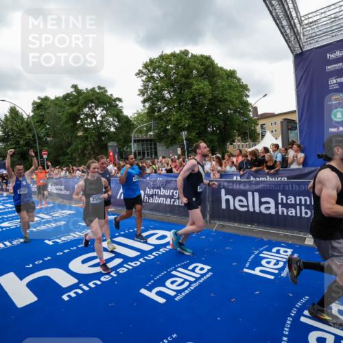 29.06.2025 - hella hamburg halbmarathon Zöllner http://msf.ph/oto/8420133 29.06.2025 10:52:59 Ziel 1257, 1258, 1657, 2099, 2444, 2814, 4557, 4558, 4770, 5907, 7509, 8139, 8720, 8955, 10724, 10811, 11992, 12367, 12519, 14791, 15430, 18590, 18720 meine-sportfotos.de