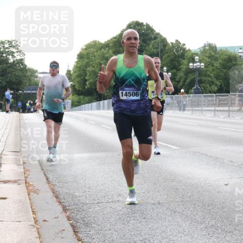 29.06.2025 - hella hamburg halbmarathon Lena Gebhardt http://msf.ph/oto/8420142 29.06.2025 09:41:57 Lombardsbrücke 14506, 1241, 2459, 2604, 2892, 4128, 4571, 6559, 7142, 7862, 9442, 10485, 10780, 11194, 11965, 12067, 12641, 13440, 13751, 13780, 14019, 14107, 14506, 16169, 16361, 16484, 17003, 17752, 17856, 18124, 18897 meine-sportfotos.de