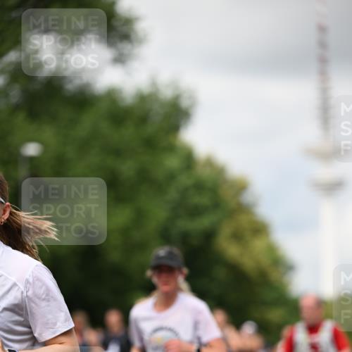29.06.2025 - hella hamburg halbmarathon Dr. Thomas Lammeyer http://msf.ph/oto/8420148 29.06.2025 10:46:48 Kennedybrücke 1039, 1712, 1752, 2069, 2134, 2974, 3276, 3326, 3568, 4385, 4541, 4680, 4735, 4736, 5419, 5671, 6136, 6320, 6440, 6828, 7022, 7023, 7040, 7043, 7260, 8014, 8525, 8526, 8712, 9644, 9980, 10532, 10623, 10842, 11074, 11075, 11331 meine-sportfotos.de