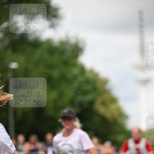 29.06.2025 - hella hamburg halbmarathon Dr. Thomas Lammeyer http://msf.ph/oto/8420152 29.06.2025 10:46:48 Kennedybrücke 1039, 1712, 1752, 2069, 2134, 2974, 3276, 3326, 3568, 4385, 4541, 4680, 4735, 4736, 5419, 5671, 6136, 6320, 6440, 6828, 7022, 7023, 7040, 7043, 7260, 8014, 8525, 8526, 8712, 9644, 9980, 10532, 10623, 10842, 11074, 11075, 11331 meine-sportfotos.de