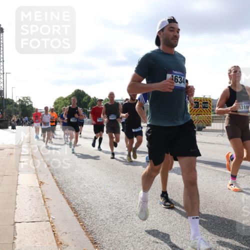 29.06.2025 - hella hamburg halbmarathon Lena Gebhardt http://msf.ph/oto/8420170 29.06.2025 09:51:33 Lombardsbrücke 1520, 11417, 7405, 1634, 112, 319, 1136, 1256, 1520, 1570, 1903, 1912, 1920, 1941, 2579, 2653, 2880, 2972, 3523, 3700, 4297, 4634, 4759, 4843, 4854, 4865, 4888, 4889, 4991, 4999, 5275, 5375, 5387, 5410, 6490, 6593, 6721, 6901, 7092, 7105, 7363, 7378, 7693, 7962, 8122, 8319, 8346, 8871, 8900, 9114, 9262, 9313, 9364, 9371, 9755, 9833, 9885, 10193, 10319, 10375, 10415, 10480, 10669, 10934, 11021, 11049, 11417, 11714, 11907, 11959, 12153, 12623, 12711, 14201 meine-sportfotos.de