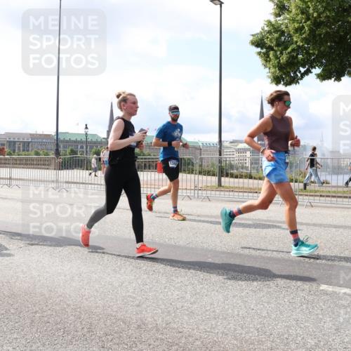 29.06.2025 - hella hamburg halbmarathon Lena Gebhardt http://msf.ph/oto/8420180 29.06.2025 10:05:40 Lombardsbrücke 737, 9736, 1292, 1229, 1448, 1830, 1863, 1936, 1981, 2288, 2298, 2471, 2540, 2624, 3461, 3578, 3929, 4014, 4169, 4220, 4782, 5073, 5762, 6059, 8894, 8909, 9075, 9165, 9339, 9477, 9559, 9680, 9736, 9737, 9738, 9917, 10343, 10694, 10791, 10998, 11784, 11873, 11958, 12557, 13221, 14465, 14642, 16092, 16478, 16546, 16847, 17731, 17740, 17885, 18616, 18617, 18973, 19034, 19248 meine-sportfotos.de