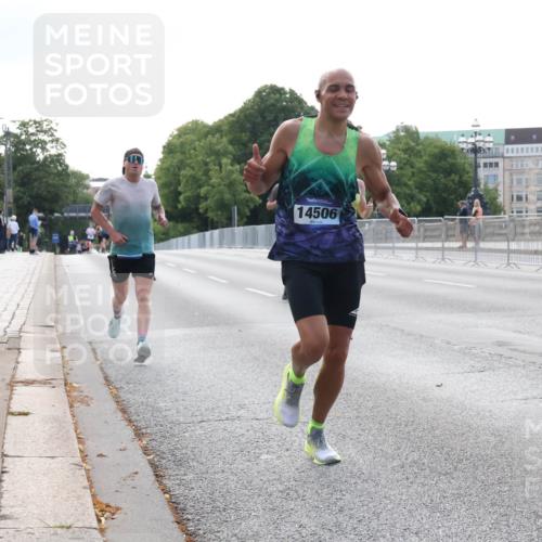 29.06.2025 - hella hamburg halbmarathon Lena Gebhardt http://msf.ph/oto/8420183 29.06.2025 09:41:58 Lombardsbrücke 14506, 1241, 2459, 2604, 2892, 4128, 4571, 6559, 7142, 7862, 10485, 10780, 11194, 11965, 12067, 12641, 13440, 13751, 13780, 14019, 14107, 14506, 16169, 16361, 16484, 17003, 17752, 18124, 18897 meine-sportfotos.de