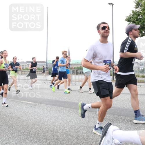 29.06.2025 - hella hamburg halbmarathon Lena Gebhardt http://msf.ph/oto/8420194 29.06.2025 10:52:22 Lombardsbrücke 18817, 14215, 13094, 1866, 103, 1418, 1826, 1978, 2362, 2420, 2528, 2983, 3038, 3140, 3645, 4087, 4273, 4436, 4591, 4598, 4606, 4815, 5062, 5262, 5360, 6386, 6403, 6404, 6406, 6456, 6671, 6985, 7511, 7682, 7690, 7691, 7735, 7812, 8194, 8196, 8250, 8251, 8621, 9068, 9070, 9103, 9368, 9460, 9730, 9731, 10080, 10296, 10342, 10392, 10533, 10634, 10673, 10884, 10928, 11084, 11101, 11126, 11127, 11297, 11375, 11736, 11899, 11974, 12546, 12558 meine-sportfotos.de