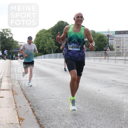 29.06.2025 - hella hamburg halbmarathon Lena Gebhardt http://msf.ph/oto/8420196 29.06.2025 09:41:58 Lombardsbrücke 14506, 1241, 2459, 2604, 2892, 4128, 4571, 6559, 7142, 7862, 10485, 10780, 11194, 11965, 12067, 12641, 13440, 13751, 13780, 14019, 14107, 14506, 16169, 16361, 16484, 17003, 17752, 18124, 18897 meine-sportfotos.de