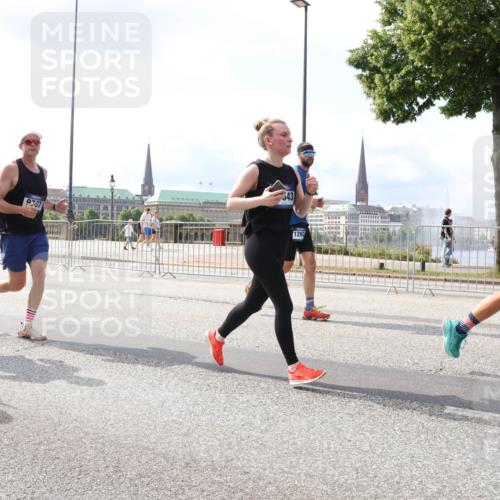29.06.2025 - hella hamburg halbmarathon Lena Gebhardt http://msf.ph/oto/8420204 29.06.2025 10:05:41 Lombardsbrücke 9736, 9737, 343, 1292, 1229, 1448, 1830, 1842, 1863, 1936, 1981, 2288, 2298, 2471, 2540, 2624, 3461, 3578, 3929, 4014, 4169, 4220, 4782, 5073, 5762, 6059, 8894, 8909, 9075, 9165, 9339, 9477, 9559, 9680, 9736, 9737, 9738, 9917, 10343, 10694, 10791, 10998, 11784, 11873, 11958, 12557, 13221, 14465, 14642, 16092, 16478, 16546, 16847, 17731, 17740, 17885, 18616, 18617, 18857, 18973, 19034, 19248 meine-sportfotos.de
