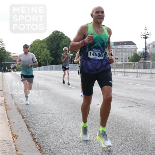 29.06.2025 - hella hamburg halbmarathon Lena Gebhardt http://msf.ph/oto/8420214 29.06.2025 09:41:58 Lombardsbrücke 14506, 1241, 2459, 2604, 2892, 4128, 4571, 6559, 7142, 7862, 10485, 10780, 11194, 11965, 12067, 12641, 13440, 13751, 13780, 14019, 14107, 14506, 16169, 16361, 16484, 17003, 17752, 18124, 18897 meine-sportfotos.de