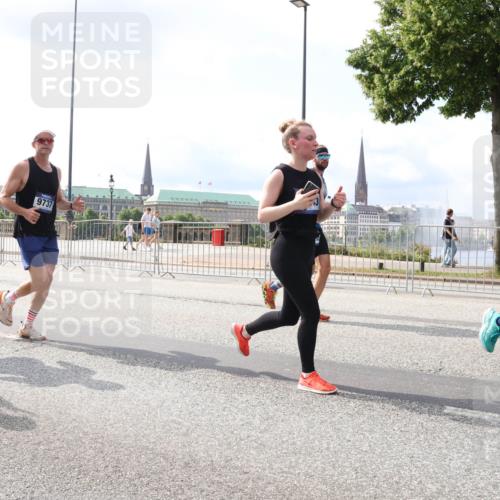 29.06.2025 - hella hamburg halbmarathon Lena Gebhardt http://msf.ph/oto/8420228 29.06.2025 10:05:41 Lombardsbrücke 9737, 1229, 1448, 1830, 1842, 1863, 1936, 1981, 2288, 2298, 2471, 2540, 2624, 3461, 3578, 3929, 4014, 4169, 4220, 4782, 5073, 5762, 6059, 8894, 8909, 9075, 9165, 9339, 9477, 9559, 9680, 9736, 9737, 9738, 9917, 10343, 10694, 10791, 10998, 11784, 11873, 11958, 12557, 13221, 14465, 14642, 16092, 16478, 16546, 16847, 17731, 17740, 17885, 18616, 18617, 18857, 18973, 19034, 19248 meine-sportfotos.de