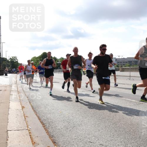 29.06.2025 - hella hamburg halbmarathon Lena Gebhardt http://msf.ph/oto/8420252 29.06.2025 09:51:34 Lombardsbrücke 114, 1136, 1256, 1520, 1570, 1903, 1912, 1920, 1941, 2579, 2653, 2880, 2972, 3437, 3523, 3700, 4297, 4634, 4759, 4843, 4854, 4865, 4888, 4889, 4991, 4999, 5275, 5375, 5387, 5410, 6490, 6593, 6721, 6901, 7092, 7105, 7363, 7378, 7693, 7962, 8319, 8346, 8871, 8900, 9114, 9262, 9313, 9364, 9371, 9755, 9885, 10319, 10375, 10415, 10480, 10669, 10934, 11021, 11049, 11417, 11714, 11907, 11959, 12153, 12623, 12711, 14201 meine-sportfotos.de