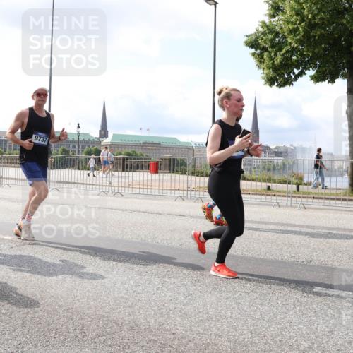 29.06.2025 - hella hamburg halbmarathon Lena Gebhardt http://msf.ph/oto/8420255 29.06.2025 10:05:41 Lombardsbrücke 9737, 9736, 1229, 1448, 1830, 1842, 1863, 1936, 1981, 2288, 2298, 2471, 2540, 2624, 3461, 3578, 3929, 4014, 4169, 4220, 4782, 5073, 5762, 6059, 8894, 8909, 9075, 9165, 9339, 9477, 9559, 9680, 9736, 9737, 9738, 9917, 10343, 10694, 10791, 10998, 11784, 11873, 11958, 12557, 13221, 14465, 14642, 16092, 16478, 16546, 16847, 17731, 17740, 17885, 18616, 18617, 18857, 18973, 19034, 19248 meine-sportfotos.de