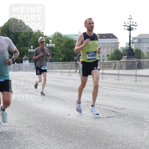 29.06.2025 - hella hamburg halbmarathon Lena Gebhardt http://msf.ph/oto/8420256 29.06.2025 09:41:59 Lombardsbrücke 2604, 10485, 1241, 2459, 2604, 2892, 4128, 4571, 6559, 7142, 7862, 10485, 10780, 11194, 11965, 12067, 12641, 13440, 13751, 13780, 14019, 14107, 14506, 16169, 16361, 16484, 17003, 17752, 18124, 18897 meine-sportfotos.de
