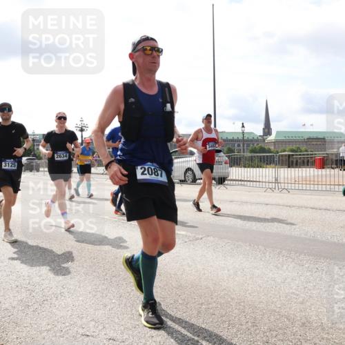 29.06.2025 - hella hamburg halbmarathon Lena Gebhardt http://msf.ph/oto/8420260 29.06.2025 10:18:20 Lombardsbrücke 18677, 3125, 2634, 2087, 3482, 1159, 1160, 1234, 1268, 1325, 1554, 1641, 1820, 1982, 2087, 2147, 2335, 2634, 2703, 2931, 3125, 3202, 3321, 3482, 3529, 3977, 4123, 4383, 4710, 4738, 4804, 5004, 5909, 6270, 6332, 6533, 7094, 7160, 7454, 7641, 7649, 7838, 7882, 7883, 8067, 8128, 8248, 8341, 8607, 8799, 9222, 9505, 9539, 9586, 9658, 9717, 9734, 9748, 9834, 9844, 9964, 10172, 10332, 10509, 10659, 10687, 10908, 12498, 12541, 12548, 12552, 12703, 13341 meine-sportfotos.de