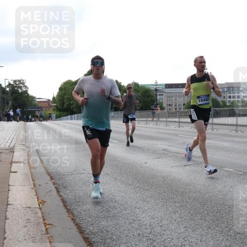 29.06.2025 - hella hamburg halbmarathon Lena Gebhardt http://msf.ph/oto/8420271 29.06.2025 09:41:59 Lombardsbrücke 10485, 1241, 2459, 2604, 2892, 4128, 4571, 6559, 7142, 7862, 10485, 10780, 11194, 11965, 12067, 12641, 13440, 13751, 13780, 14019, 14107, 14506, 16169, 16361, 16484, 17003, 17752, 18124, 18897 meine-sportfotos.de