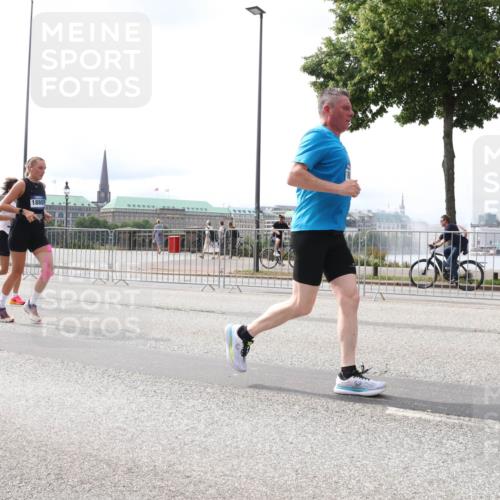 29.06.2025 - hella hamburg halbmarathon Lena Gebhardt http://msf.ph/oto/8420279 29.06.2025 10:27:34 Lombardsbrücke 18805, 1530, 2080, 2306, 2775, 3389, 4372, 5177, 5285, 5707, 5825, 6214, 6259, 7234, 7314, 7764, 7944, 7978, 8085, 8281, 9349, 9688, 10077, 10158, 10412, 10413, 11256, 11766, 12500, 12823, 13043, 14020, 14021, 14206, 15607, 15641, 16569, 16804, 16838, 17427, 17445, 17791, 18012, 18097, 18301, 18626, 18766, 18976 meine-sportfotos.de