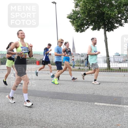 29.06.2025 - hella hamburg halbmarathon Lena Gebhardt http://msf.ph/oto/8420280 29.06.2025 10:52:23 Lombardsbrücke 14215, 317, 12558, 1418, 1826, 1978, 2362, 2420, 2528, 2983, 3038, 3140, 3645, 4087, 4273, 4436, 4591, 4598, 4606, 4815, 5062, 5262, 5360, 6386, 6403, 6404, 6406, 6456, 6671, 6985, 7511, 7682, 7690, 7691, 7735, 7812, 8194, 8196, 8250, 8251, 8621, 9068, 9070, 9103, 9368, 9460, 9730, 9731, 10080, 10296, 10342, 10392, 10533, 10634, 10673, 10884, 10928, 11084, 11101, 11126, 11127, 11297, 11375, 11736, 11899, 11974, 12546, 12558 meine-sportfotos.de