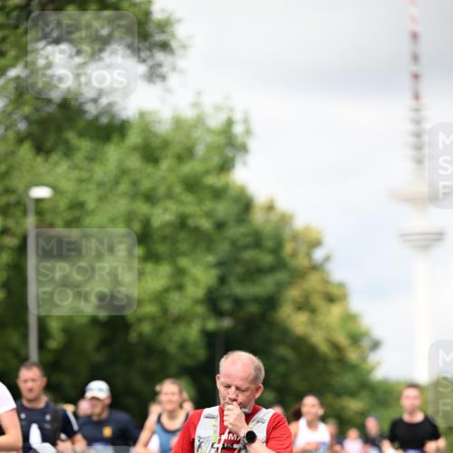 29.06.2025 - hella hamburg halbmarathon Dr. Thomas Lammeyer http://msf.ph/oto/8420282 29.06.2025 10:46:52 Kennedybrücke 1360, 1752, 1994, 2069, 2134, 2509, 2974, 3276, 3326, 3378, 3568, 3874, 4385, 4680, 4735, 4736, 5419, 5671, 6136, 6440, 6828, 7022, 7023, 7040, 7043, 7260, 7357, 7477, 7666, 8014, 8525, 8526, 9644, 9980, 10532, 10623, 10842, 11074, 11075, 11331 meine-sportfotos.de