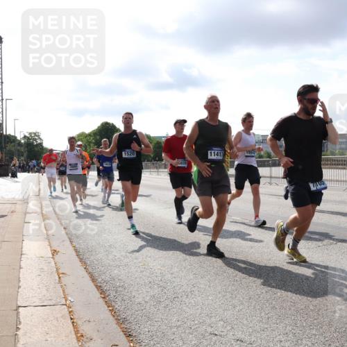 29.06.2025 - hella hamburg halbmarathon Lena Gebhardt http://msf.ph/oto/8420292 29.06.2025 09:51:34 Lombardsbrücke 18539, 1520, 5828, 11417, 15542, 1136, 1256, 1520, 1570, 1903, 1912, 1920, 1941, 2579, 2653, 2880, 2972, 3437, 3523, 3700, 4297, 4634, 4759, 4843, 4854, 4865, 4888, 4889, 4991, 4999, 5275, 5375, 5387, 5410, 6490, 6593, 6721, 6901, 7092, 7105, 7363, 7378, 7693, 7962, 8319, 8346, 8871, 8900, 9114, 9262, 9313, 9364, 9371, 9755, 9885, 10319, 10375, 10415, 10480, 10669, 10934, 11021, 11049, 11417, 11714, 11907, 11959, 12153, 12623, 12711, 14201 meine-sportfotos.de