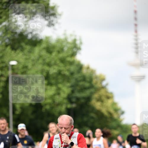 29.06.2025 - hella hamburg halbmarathon Dr. Thomas Lammeyer http://msf.ph/oto/8420299 29.06.2025 10:46:52 Kennedybrücke 1360, 1752, 1994, 2069, 2134, 2509, 2974, 3276, 3326, 3378, 3568, 3874, 4385, 4680, 4735, 4736, 5419, 5671, 6136, 6440, 6828, 7022, 7023, 7040, 7043, 7260, 7357, 7477, 7666, 8014, 8525, 8526, 9644, 9980, 10532, 10623, 10842, 11074, 11075, 11331 meine-sportfotos.de
