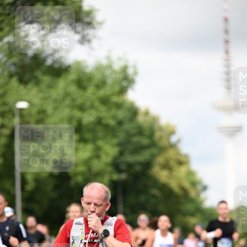 29.06.2025 - hella hamburg halbmarathon Dr. Thomas Lammeyer http://msf.ph/oto/8420321 29.06.2025 10:46:53 Kennedybrücke 1360, 1752, 1994, 2069, 2134, 2509, 3276, 3326, 3378, 3568, 3874, 4385, 4680, 4735, 4736, 5419, 6136, 6440, 6828, 7022, 7023, 7040, 7043, 7260, 7357, 7477, 7666, 8014, 8525, 8526, 9644, 9980, 10532, 10623, 10842, 11074, 11075, 11331 meine-sportfotos.de