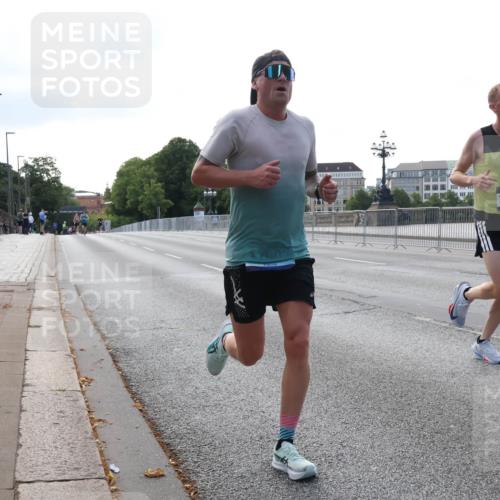 29.06.2025 - hella hamburg halbmarathon Lena Gebhardt http://msf.ph/oto/8420326 29.06.2025 09:42:00 Lombardsbrücke 10485, 1241, 2459, 2604, 2892, 4128, 4571, 6559, 7142, 7862, 10485, 10780, 11194, 11965, 12067, 12641, 13440, 13751, 13780, 14019, 14107, 14506, 16169, 16361, 16484, 17003, 17752, 18124, 18897 meine-sportfotos.de