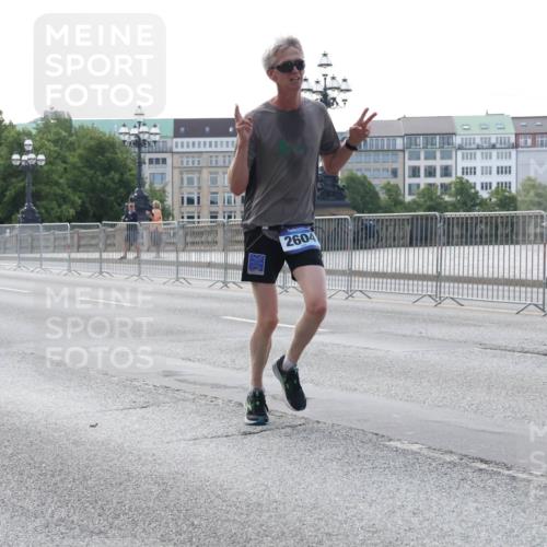 29.06.2025 - hella hamburg halbmarathon Lena Gebhardt http://msf.ph/oto/8420341 29.06.2025 09:42:01 Lombardsbrücke 2604, 1241, 2604, 2892, 4128, 4571, 6559, 7142, 7862, 10485, 10780, 11194, 11965, 12067, 12641, 13440, 13751, 13780, 14019, 14107, 14506, 16169, 16361, 16484, 17003, 17752, 18124, 18897 meine-sportfotos.de