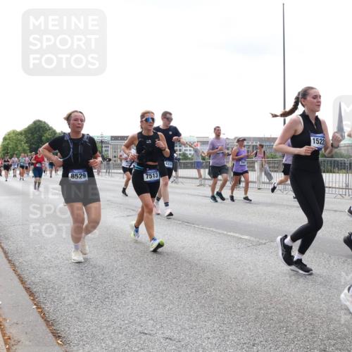 29.06.2025 - hella hamburg halbmarathon Lena Gebhardt http://msf.ph/oto/8420348 29.06.2025 10:42:47 Lombardsbrücke 2401, 8529, 7513, 433, 1522, 5417, 1150, 1360, 1656, 1788, 1929, 1957, 1964, 1994, 2069, 2103, 2134, 2158, 2401, 2450, 2509, 2538, 2580, 2940, 2941, 3283, 3378, 3605, 3764, 3874, 4092, 4105, 4334, 4385, 4778, 4891, 4892, 5067, 5403, 5417, 5810, 5967, 6120, 6764, 6828, 7040, 7260, 7513, 7557, 7666, 8161, 8525, 8526, 8529, 8795, 8816, 8991, 9304, 9378, 9980, 10008, 10180, 10454, 10532, 10697, 11142, 11710, 12151, 12441, 13049, 13241 meine-sportfotos.de