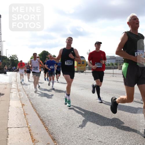 29.06.2025 - hella hamburg halbmarathon Lena Gebhardt http://msf.ph/oto/8420350 29.06.2025 09:51:35 Lombardsbrücke 1520, 112, 15828, 18539, 2880, 1141, 4865, 1136, 1520, 1570, 1903, 1912, 1920, 1941, 2653, 2880, 2972, 3437, 3523, 3700, 4297, 4634, 4759, 4843, 4854, 4865, 4888, 4889, 4991, 4999, 5275, 5375, 5410, 6490, 6593, 6721, 6901, 7092, 7105, 7363, 7378, 7693, 7962, 8319, 8346, 8871, 8900, 9114, 9262, 9313, 9364, 9371, 9755, 9885, 10319, 10375, 10480, 10669, 10934, 11021, 11049, 11417, 11714, 11907, 11959, 12153, 12623, 12711, 14201 meine-sportfotos.de