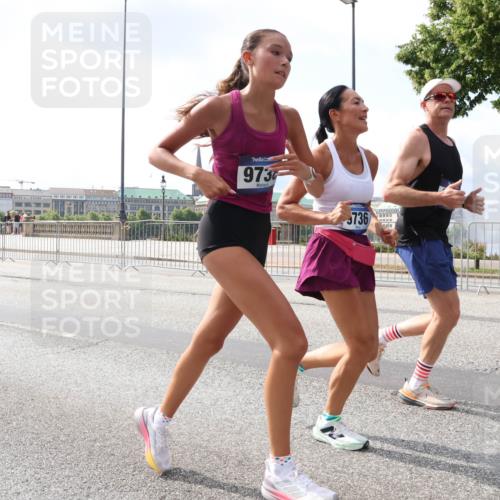 29.06.2025 - hella hamburg halbmarathon Lena Gebhardt http://msf.ph/oto/8420364 29.06.2025 10:05:42 Lombardsbrücke 973, 736, 1229, 1448, 1830, 1842, 1863, 1936, 1981, 2288, 2298, 2471, 2540, 2624, 3461, 3578, 3929, 4014, 4169, 4220, 4782, 5073, 5762, 6014, 6059, 7741, 8894, 8909, 9075, 9165, 9339, 9477, 9559, 9680, 9736, 9737, 9738, 9917, 10343, 10694, 10791, 10998, 11784, 11873, 11958, 12557, 13221, 14465, 14642, 16092, 16478, 16546, 16687, 16847, 17731, 17740, 17885, 18616, 18617, 18857, 18973, 19034, 19248 meine-sportfotos.de