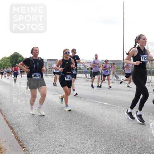29.06.2025 - hella hamburg halbmarathon Lena Gebhardt http://msf.ph/oto/8420367 29.06.2025 10:42:47 Lombardsbrücke 2401, 8529, 7513, 4334, 1522, 541, 1150, 1360, 1656, 1788, 1929, 1957, 1964, 1994, 2069, 2103, 2134, 2158, 2401, 2450, 2509, 2538, 2580, 2940, 2941, 3283, 3378, 3605, 3764, 3874, 4092, 4105, 4334, 4385, 4778, 4891, 4892, 5067, 5403, 5417, 5810, 5967, 6120, 6764, 6828, 7040, 7260, 7513, 7557, 7666, 8161, 8525, 8526, 8529, 8795, 8816, 8991, 9304, 9378, 9980, 10008, 10180, 10454, 10532, 10697, 11142, 11710, 12151, 12441, 13049, 13241 meine-sportfotos.de